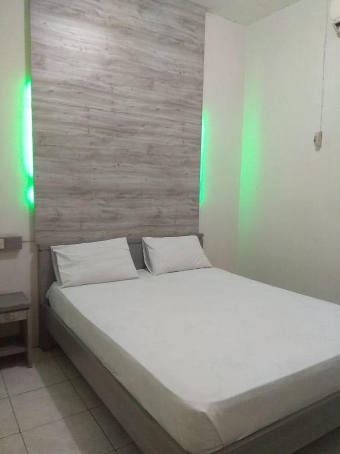 Hotel Maya Tegal  Luaran gambar