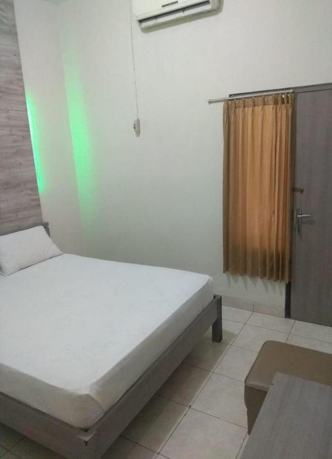 Hotel Maya Tegal  Luaran gambar